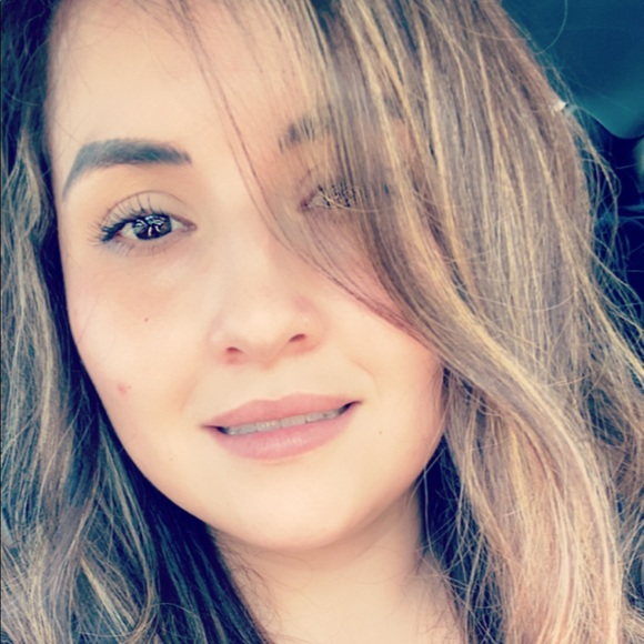 Meet your Posher, Raquel - Picture 2 of 2